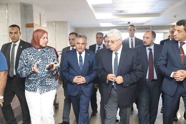 وزير التعليم العالي يتفقد مستشفى جامعة السويس 