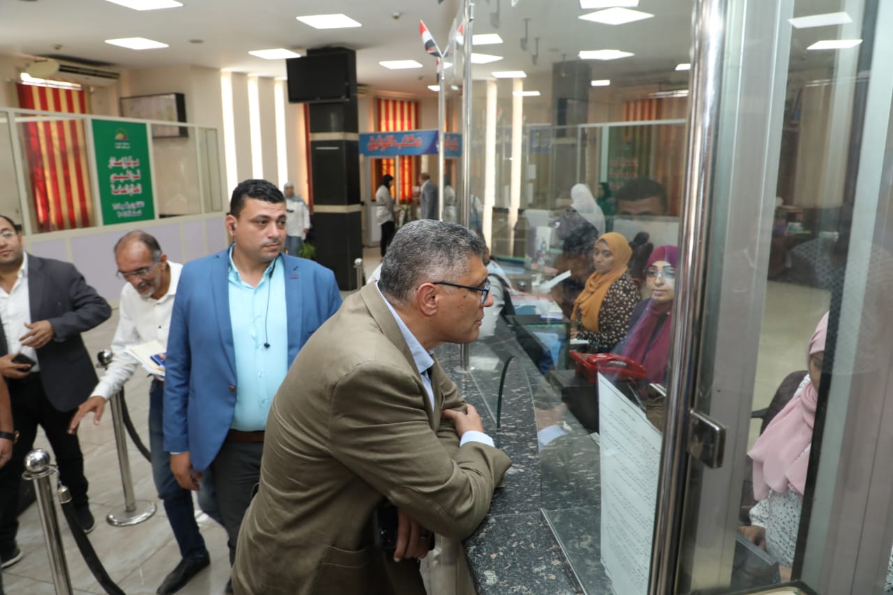 المحافظ يتابع سير العمل بالمركز التكنولوجي بجنوب الجبزة