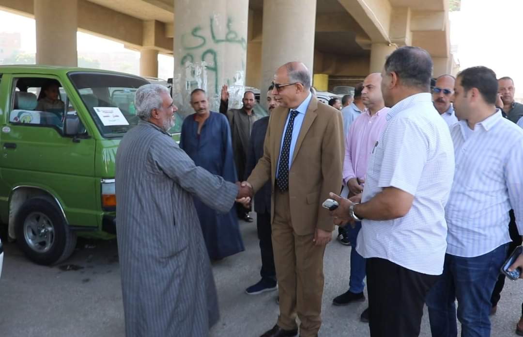 محافظ المنيا يتابع مواقف السيارات ومحطات الوقود 
