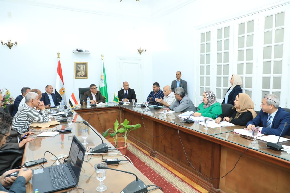 محافظ الجيزة يواصل لقاءاته الدورية مع المواطنين لبحث الشكاوى والتوجيه بحلها 