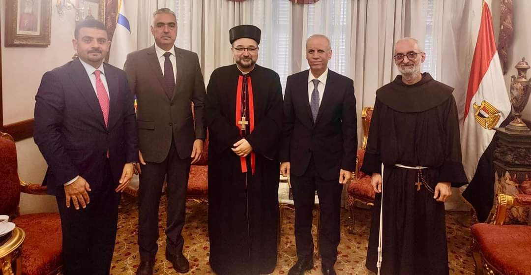 المدبر البطريركي لإيبارشية القاهرة للكلدان ورئيس الطائفة الكلدانية يستقبل سفير العراق 