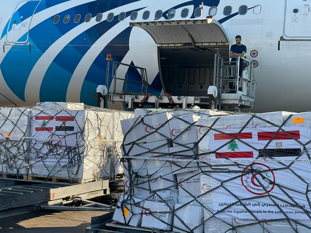 الخارجية: وصول شحنة مساعدات ثالثة إلى لبنان وإعادة 293 مواطنًا