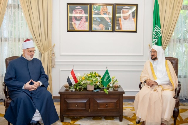 آل الشيخ يلتقي الضويني وأعضاء اللجنة التنسيقية للتعاون بين الوزارة والأزهر في مكتبه بجدة