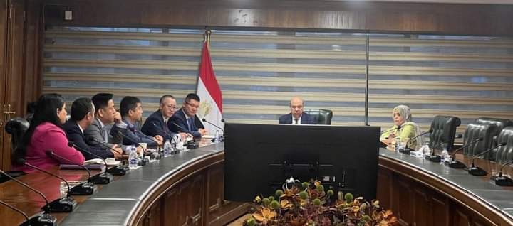 الحفني يلتقي مسئولي شركة هواوي لتطوير البنية الرقمية للطيران