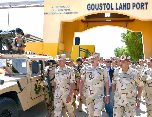 الفريق أحمد خليفة يتفقد إجراءات التأمين على الإتجاه الإستراتيجى الجنوبى