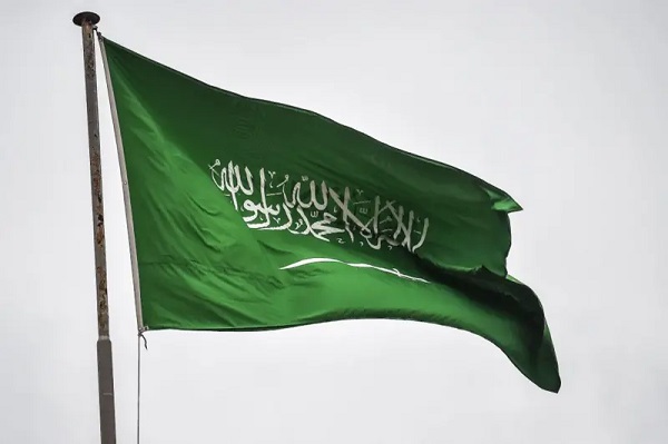 السعودية تدين الاستهداف العسكري لإيران وتدعو لضبط النفس والتهدئة