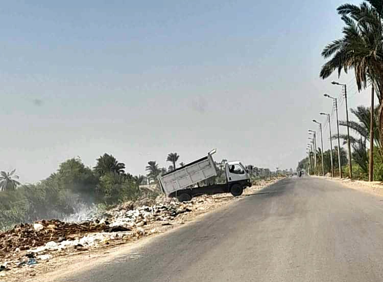 صورة | سيارات النظافة بقنا تلقي 