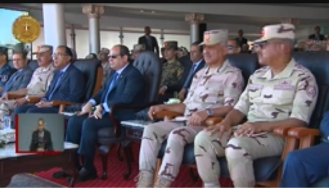 الرئيس السيسي يتفقد اصطفاف الفرقة السادسة المدرعة بالجيش الثاني الميداني بالإسماعيلية