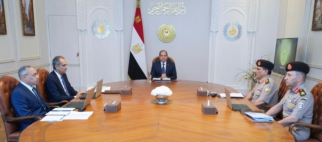 الرئيس السيسي يوجه بتعزيز الاستثمارات في مراكز البيانات والسحب الحوسبية 





4o



