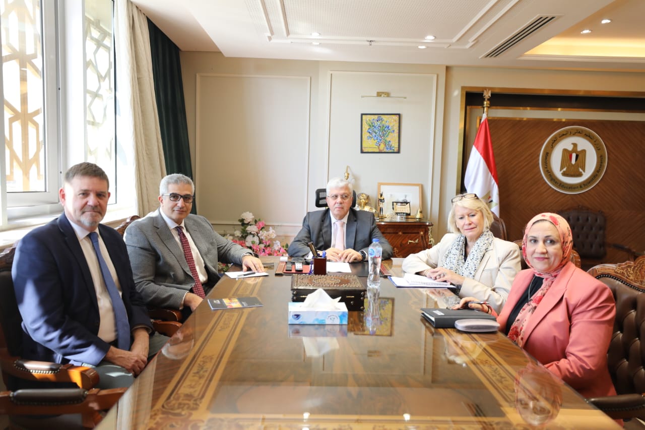 وزير التعليم العالي يستقبل الرئيس التنفيذي لمؤسسة Advance HE لتعزيز سُبل التعاون بين الجانبين

