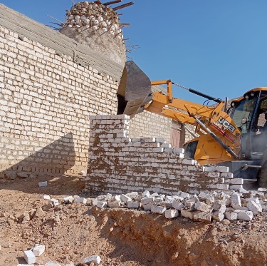 ازالة ١٠ حالات تعدي في المهد علي أراضي زراعية بجنوب الأقصر 

