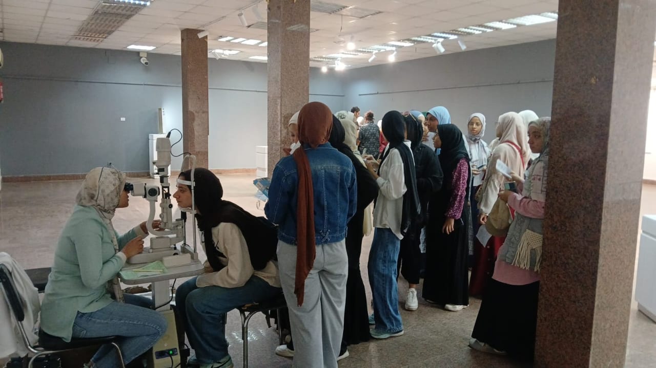 جامعة الأقصر تنظم قوافل طبية لعلاج الرمد ضمن فعاليات مبادرة 