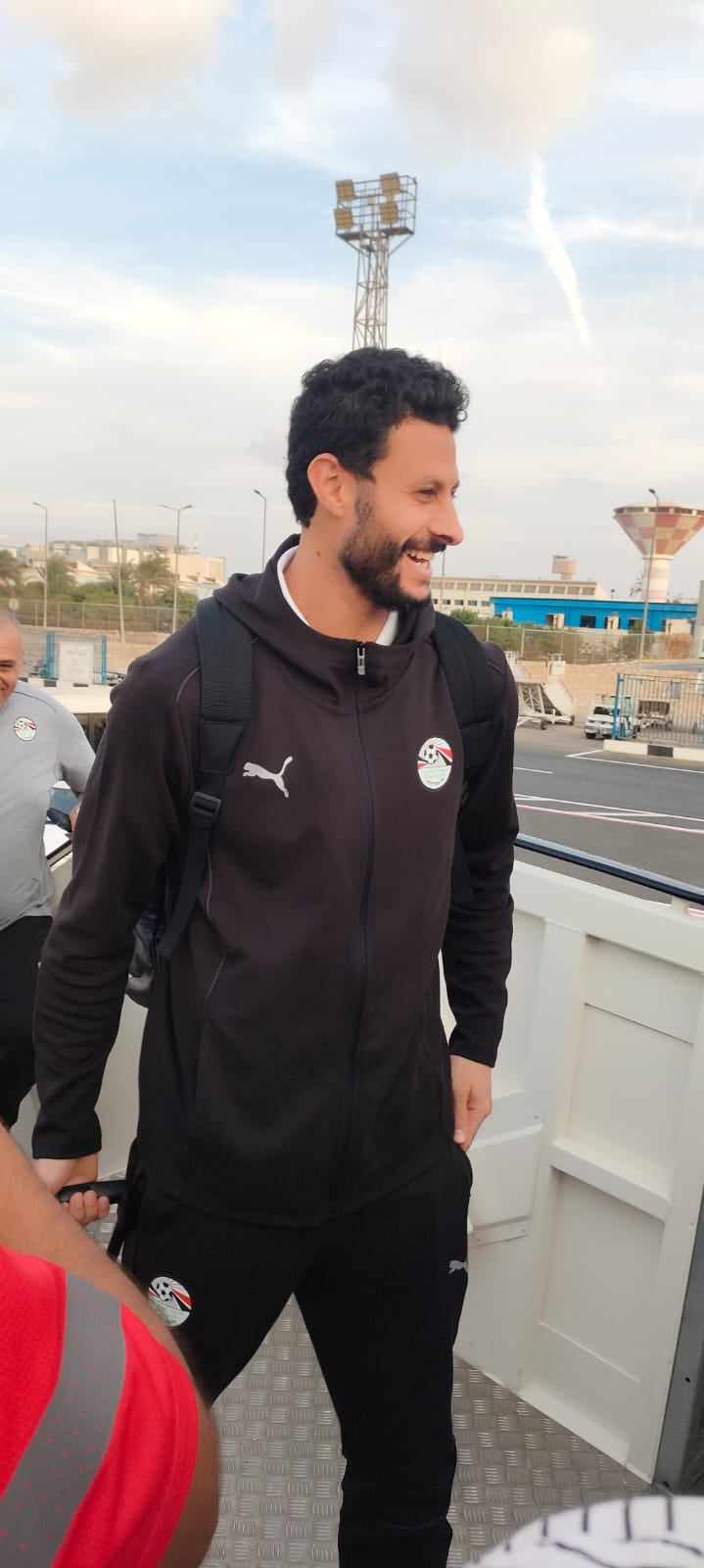 مصر للطيران تنقل المنتخب الوطني الأول لكرة القدم إلى الرأس الأخضر

