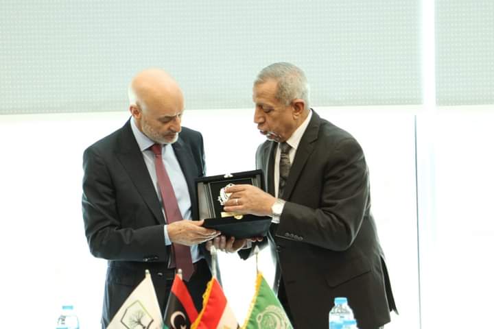 الأكاديمية العربية وجامعة الزيتونة الليبية توقعان مذكرة تفاهم لتعزيز التعاون العلمي والأكاديمي
