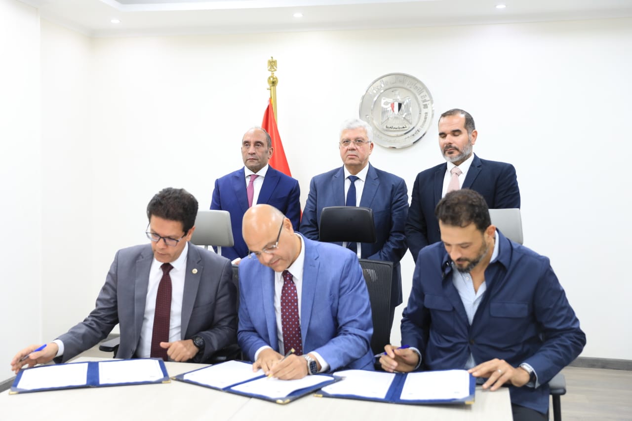 بحضور وزير التعليم العالي .. بروتوكول تعاون مشترك بين جامعة بنها ومحافظة القليوبية ومستشفى الناس 