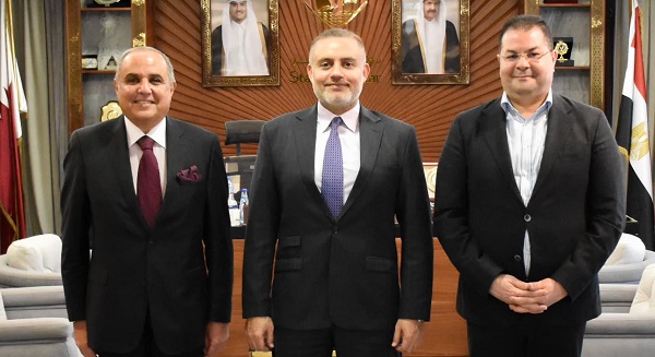 سفير قطر يستقبل وفدًا من النادي الأهلي لبحث تعزيز التعاون الرياضي بين القاهرة والدوحة
