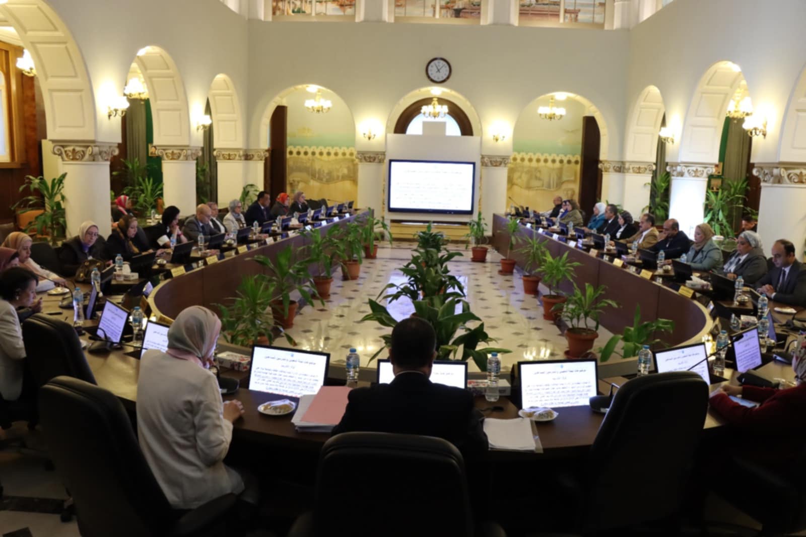 مناقشة ضوابط تشكيل اللجنة العليا لأخلاقيات البحث العلمي بجامعة الإسكندرية