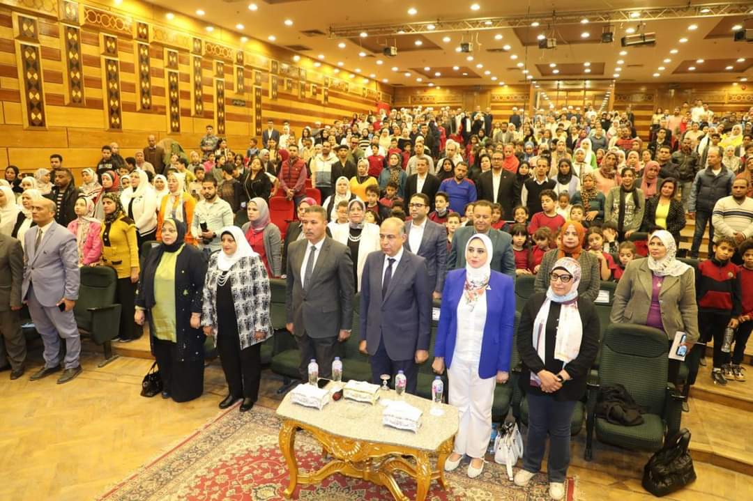 محافظ المنيا يشارك فى احتفالية أعياد الطفولة على مسرح ديوان عام المحافظة