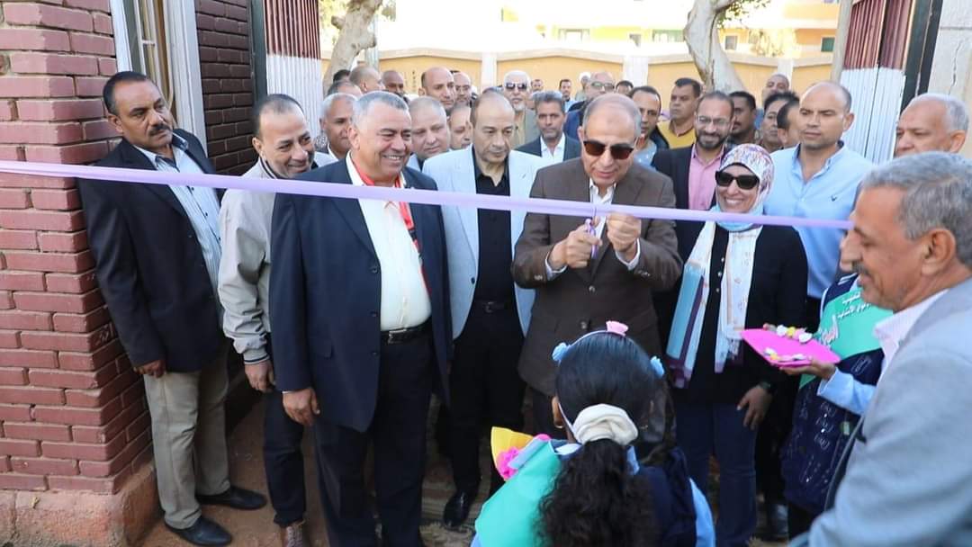 محافظ المنيا يفتتح مدرسة 