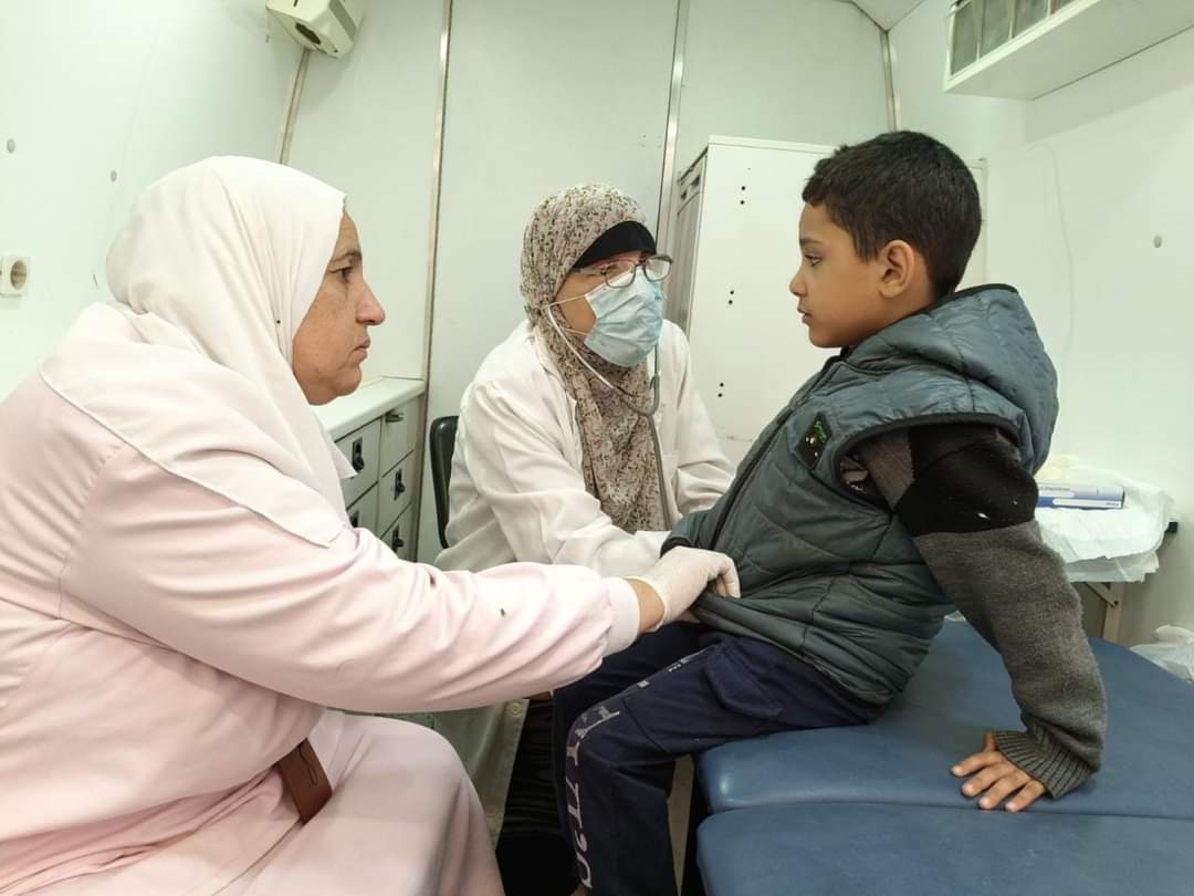 الكشف علي  1205 حالة خلال قافلة طبية مجانية بقرية الشيخ حسين بمركز ملوى