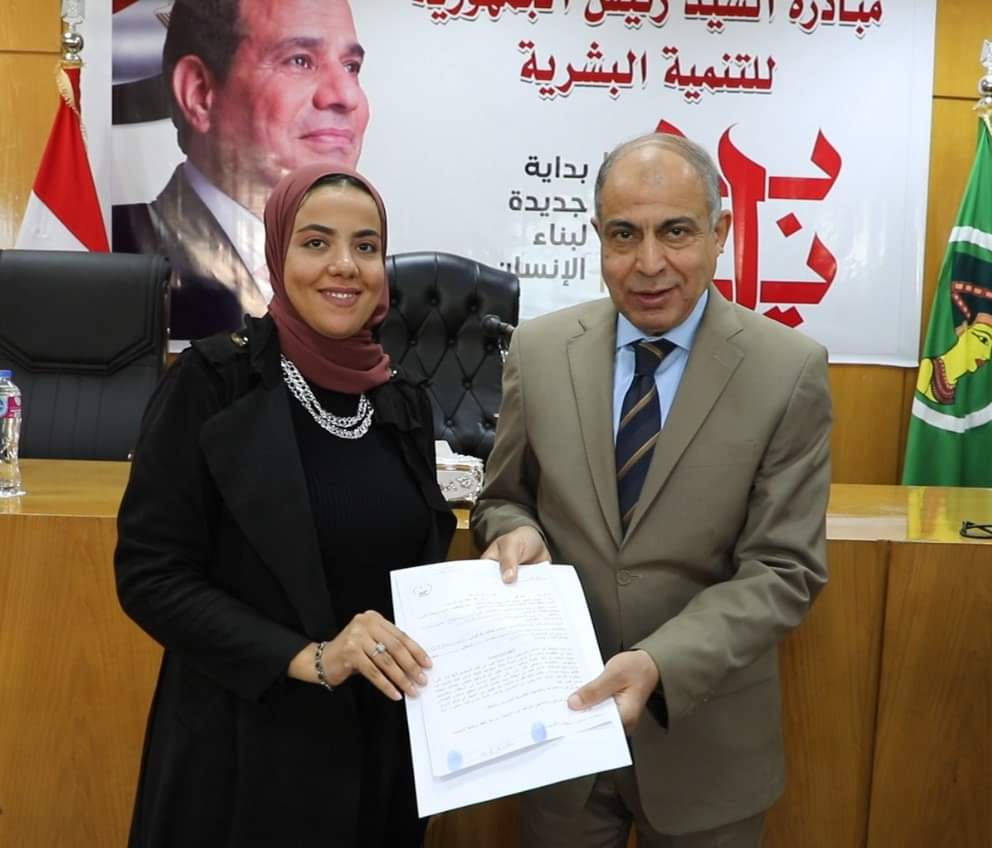 ضمن مبادرة “بداية” تسليم قروض ميسرة لـ 49 شابًا لدعم مشروعات جديدة بالمنيا
