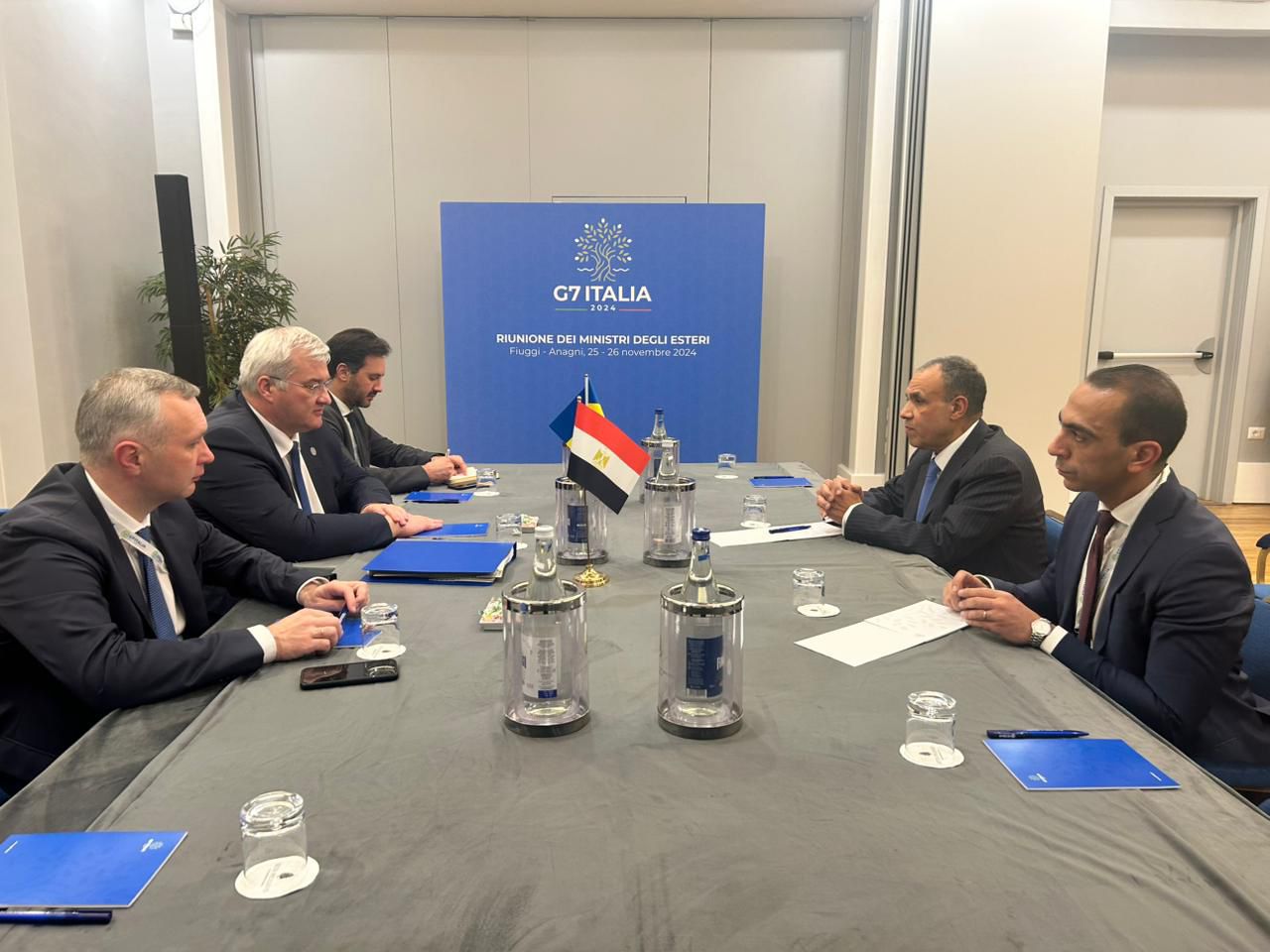 وزير الخارجية يؤكد لنظيره الأوكراني دعم مصر لتدشين تعاون ثلاثي بين مصر وأوكرانيا في أفريقيا