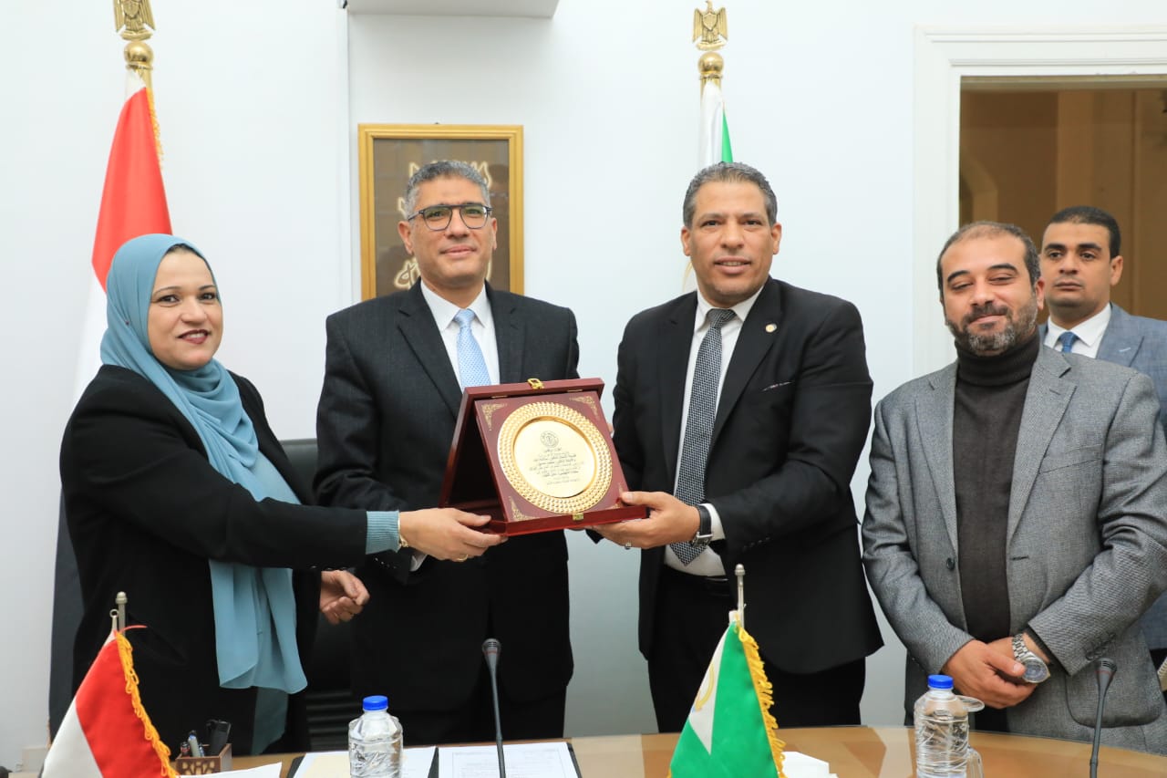محافظ الجيزة: تنظيم قافلة علاجية تنموية شاملة بمركز الواحات البحرية بالتعاون مع جامعة الأزهر 