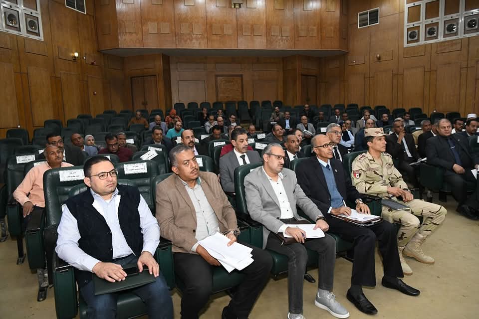  تخصيص 64 ألف متر لإقامة مشروعات خدمية بقنا 

