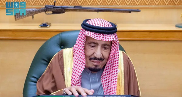 الملك سلمان يفتتح مشروع قطار الرياض
