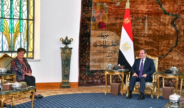 السيسي: مكافحة التضخم وارتفاع الأسعار لتخفيف الأعباء عن كاهل المواطنين أولوية للدولة 