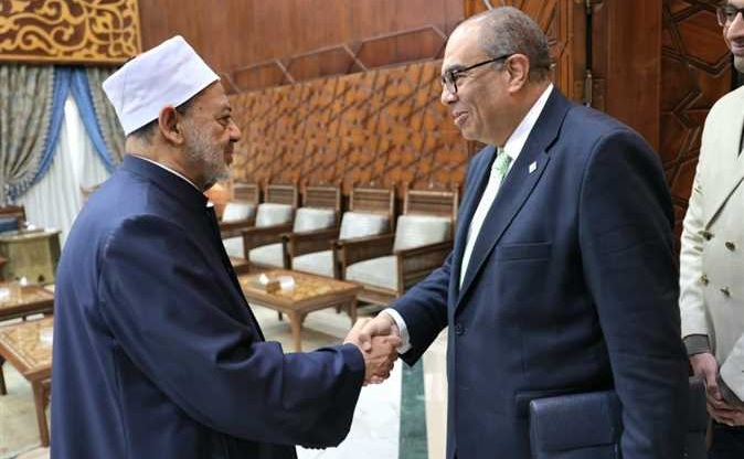 شيخ الأزهر مستقبلا محمود محيى الدين: عدالة عالمية غائبة واقتصاديات سلاح تنهش أجساد الأطفال