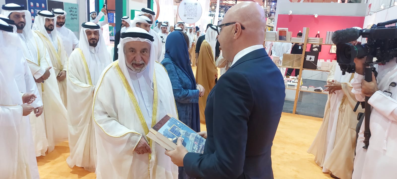 حاكم الشارقة يتفقد 