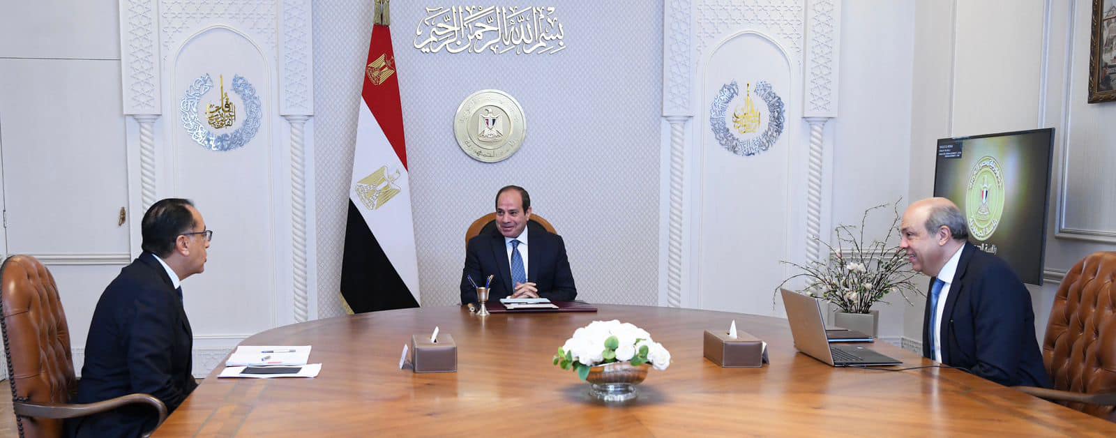 السيسي يوجه بتطوير قطاع الطيران وزيادة طاقة مطار القاهرة إلى 60 مليون راكب