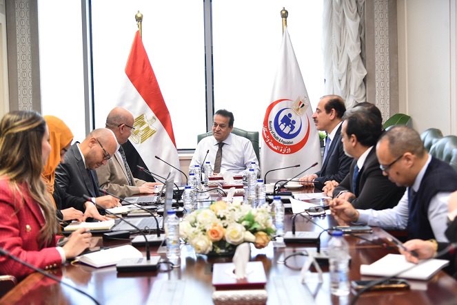 وزير الصحة يستعرض مع ممثل منظمة الصحة العالمية سبل التعاون لمواجهة تداعيات الحروب في غزة والسودان
