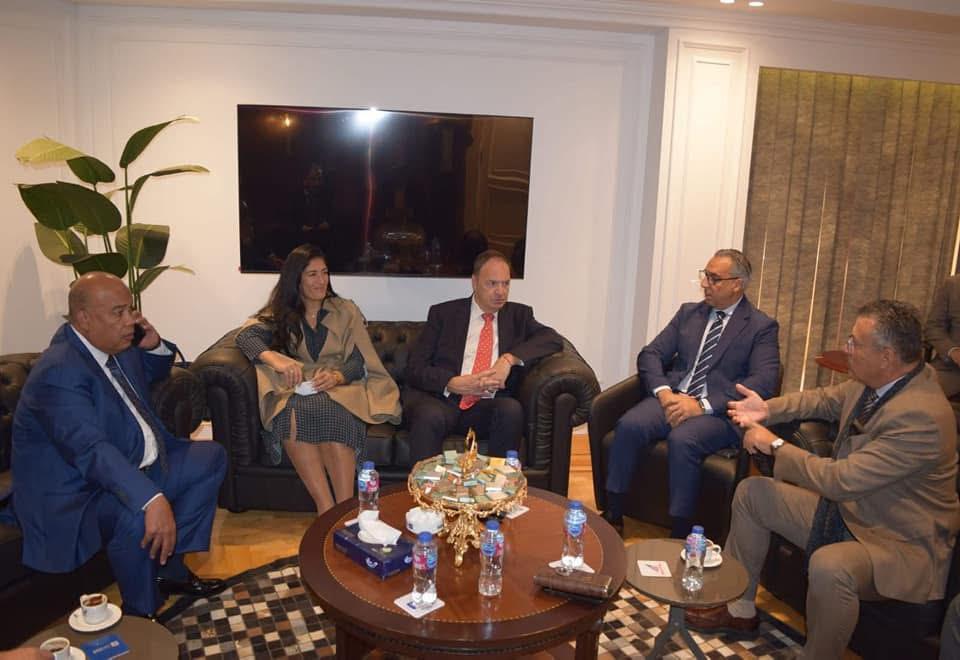 سفير بلجيكا يبحث مع رئيس الغرفة التجارية للقاهرة تعزيز العلاقات الاستثمارية 