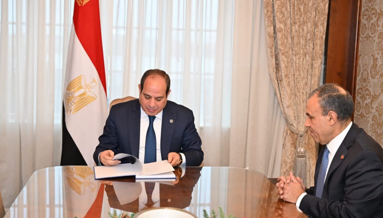 الرئيس السيسي يوجه بمواصلة تعزيز حقوق الإنسان في مصر بمفهومها الشامل






