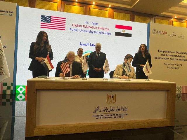 بحضور وزير التعليم العالي بروتوكول تعاون بين جامعة المنيا والوكاله الأمريكية للتنمية الدوليه لتطوير مركز ذوى الهمم
