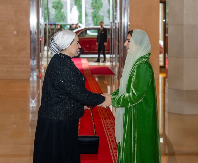 السيدة انتصار السيسي تغادر سلطنة عُمان بعد زيارة خاصة لعدة أيام