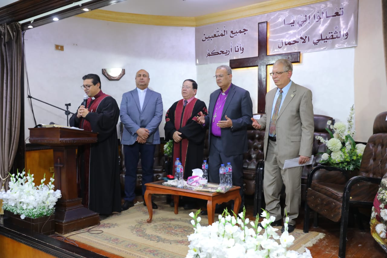 رئيس  الإنجيلية: نعيش في عالم تحيط به الحروب والصراعات من كل جانب وتبقى أعيننا نحو الله