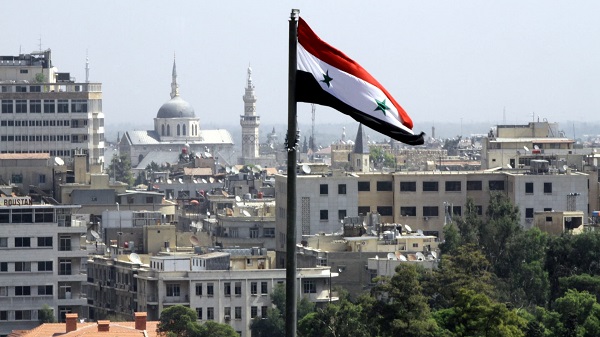 سوريا.. تجميد الدستور والبرلمان لثلاثة أشهر

