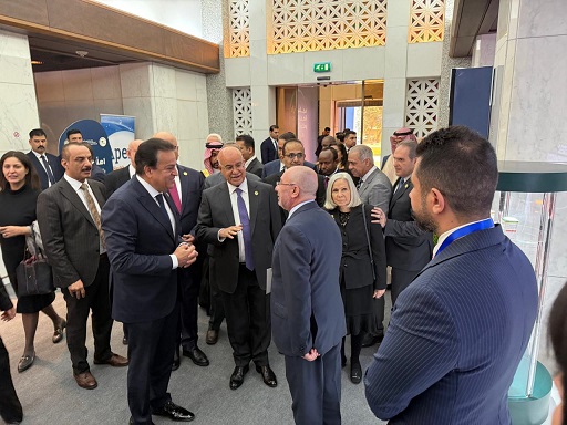 وزير الصحة يشهد افتتاح معرض أدوية ضمن فعاليات مجلس وزراء الصحة العرب بالعراق