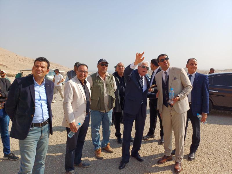 اللجنة العليا لإدارة مواقع التراث العالمي تتفقد اثار البرين الغربي والشرقي بالأقصر

