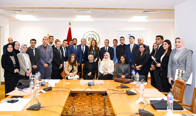 وزير الخارجية يفتتح برنامجًا تدريبيًا لطلاب الجامعات حول السلم والأمن