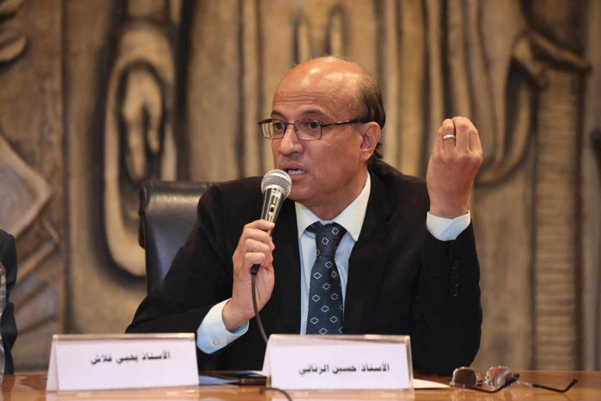 حسين الزناتي يقدم 