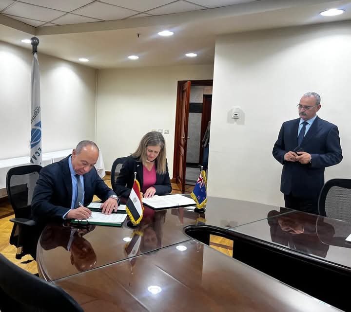توقيع اتفاقية ثنائية بين الجانب المصري والنيوزيلاندي لدعم التعاون فى مجال النقل الجوى 