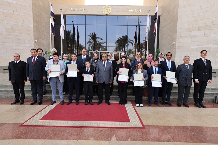 صور | وزير العدل يكرم عددا من ذوي الهمم بمناسبة اليوم العالمي لذوي الاعاقة

