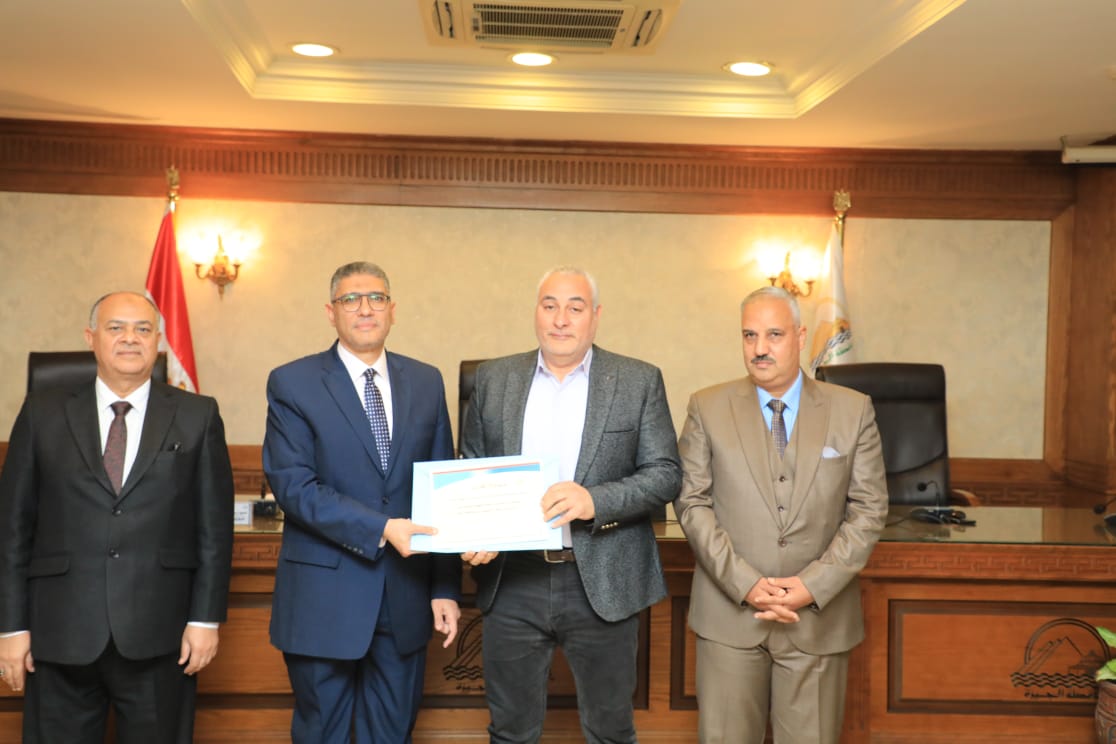  محافظ الجيزة يكرم 36 لاعبًا من أبطال المشروع القومى للموهبة والبطل الأوليمبى 