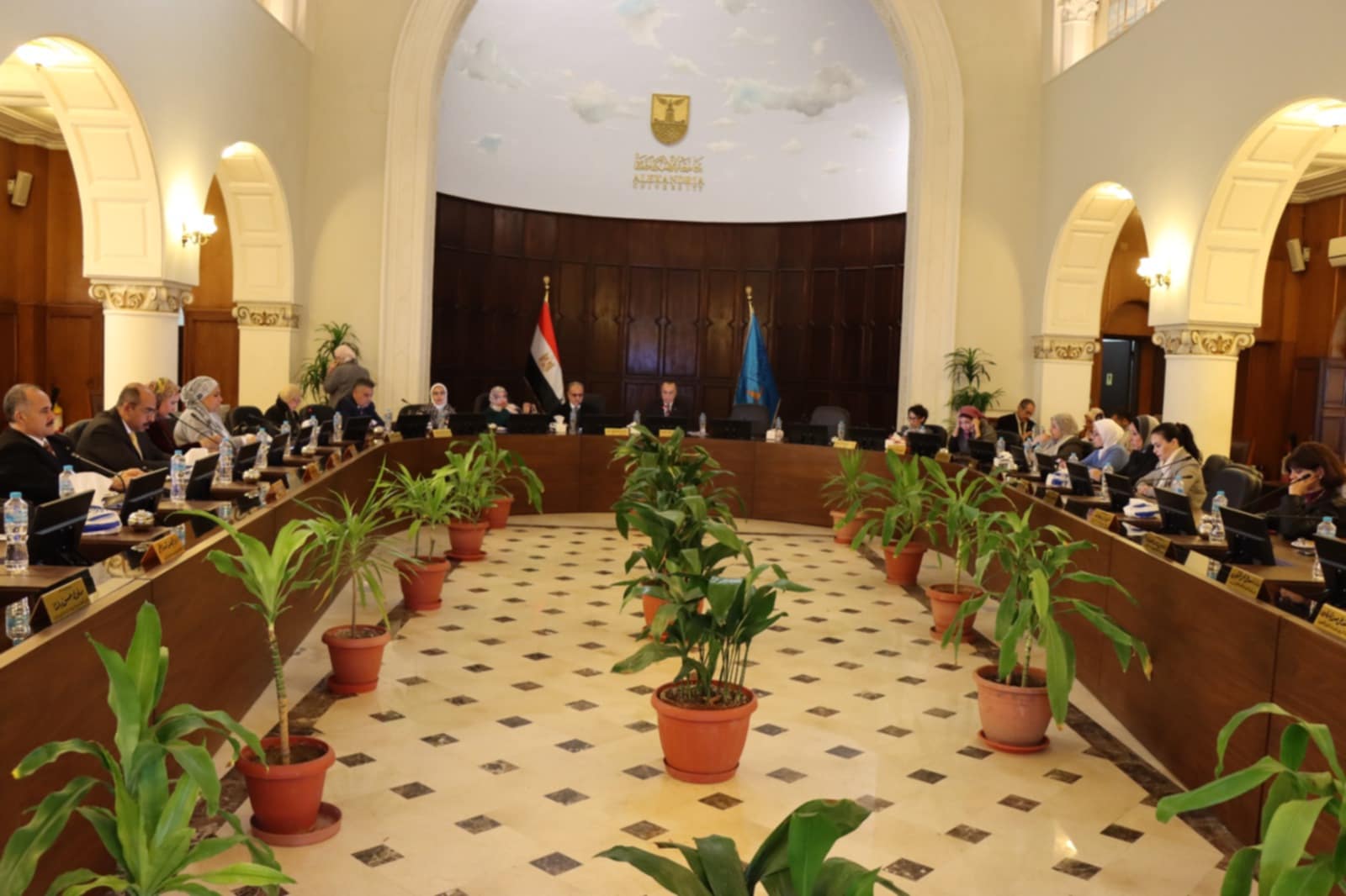 مجلس الدراسات العليا بجامعة الإسكندرية يناقش تحسين البيئة التنافسية للبحث العلمي 