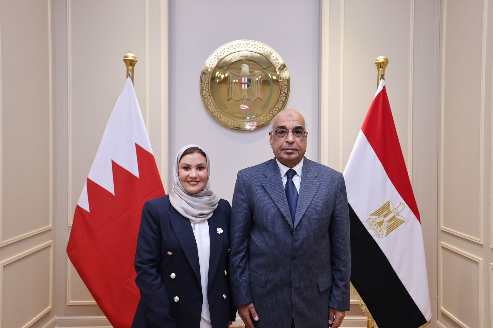 وزير العدل يستقبل الأمين العام للتظلمات ورئيس مفوضية حقوق السجناء بالبحرين  


