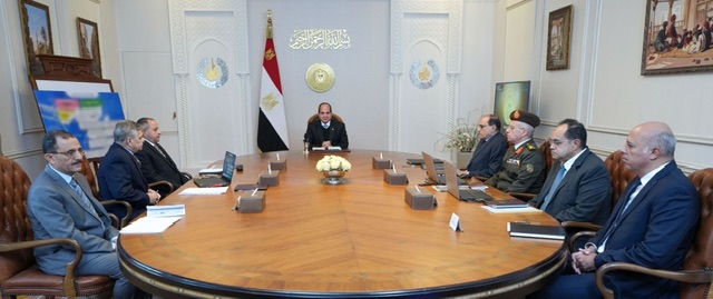 السيسي يوجّه بتسريع تنفيذ مشروعات قناة السويس مع التركيز على المناطق اللوجستية